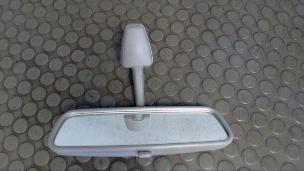 Foto: INNENSPIEGEL eines Nissan Almera 1.4 GLSi