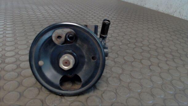 Foto: PUMPE SERVOLENKUNG eines Nissan Almera 1.4 GLSi