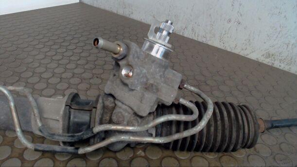 Foto: SERVOLENKUNG eines Nissan Almera 1.4 GLXi