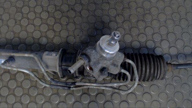 Foto: SERVOLENKUNG eines Nissan Almera 1.4 GLXi