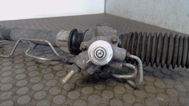 Foto: SERVOLENKUNG eines Nissan Almera 1.4 GLXi