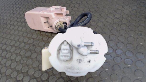 Foto: KRAFTSTOFFPUMPE eines Nissan Almera 1.4 GLSi