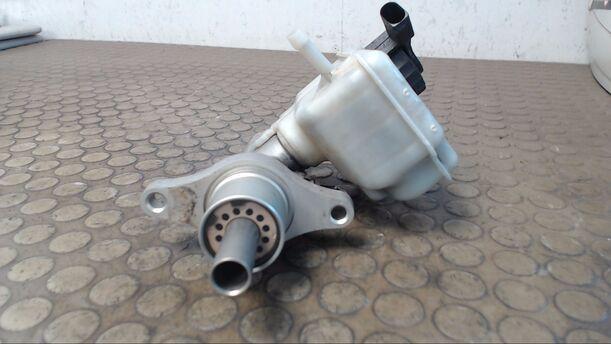 Foto: HAUPTBREMSZYLINDER eines VW Touran 1.9 TDI