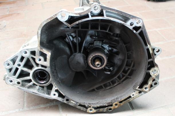 Foto: SCHALTGETRIEBE 5-GANG F17 C3,74 eines Opel Vectra 1.8 Caravan groove up!