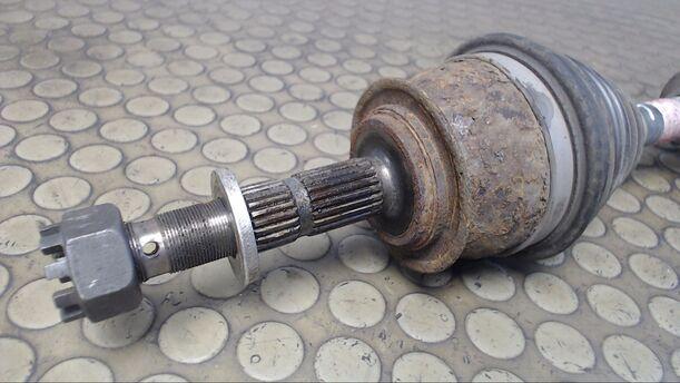Foto: ANTRIEBSWELLE LINKS eines Opel Corsa 12V GLSi