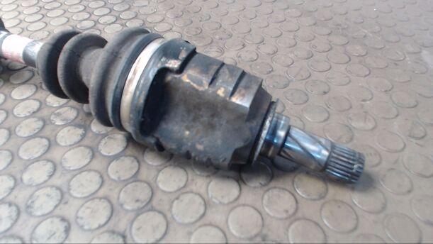 Foto: ANTRIEBSWELLE LINKS eines Opel Corsa 12V GLSi