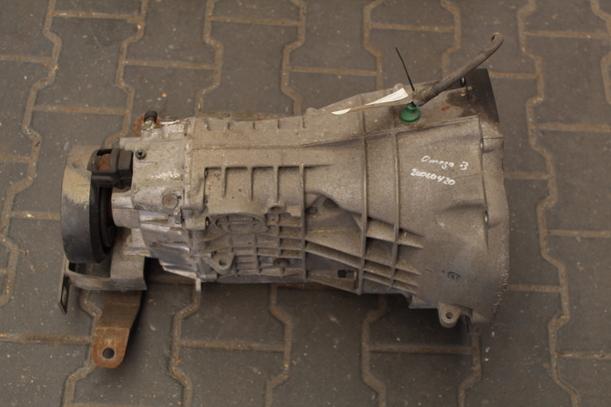 Foto: SCHALTGETRIEBE 5-GANG eines Opel Omega 2.0