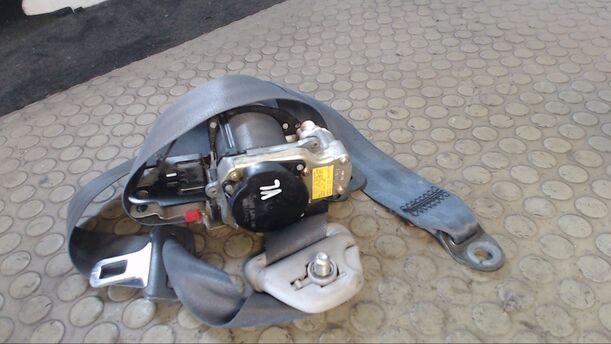 Foto: SICHERHEITSGURT VORNE  LINKS eines Mitsubishi Colt 1300 GL