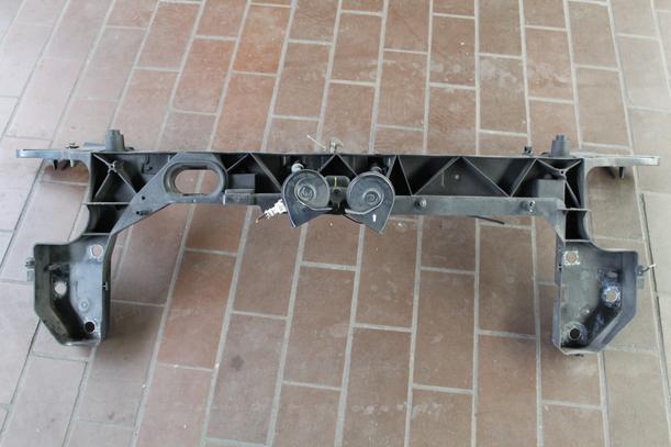 Foto: SCHLOSSTRÄGER / FRONTBLECHTRAVERSE eines Renault Clio 1.5 dCi