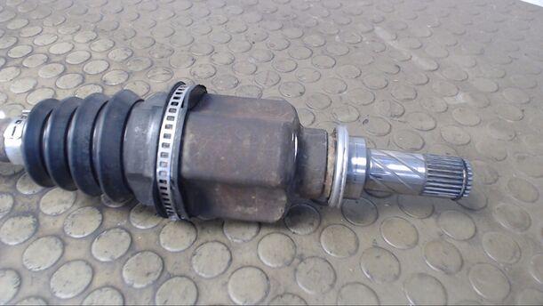 Foto: ANTRIEBSWELLE LINKS eines Renault Clio 1.5 dCi
