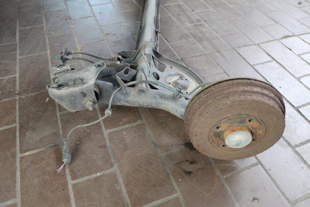 Foto: HINTERACHSE eines Renault Clio 1.5 dCi
