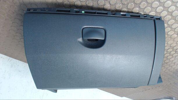 Foto: HANDSCHUHFACH eines Renault Clio 1.5 dCi