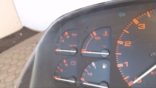 Foto: TACHOEINHEIT eines Mazda RX-7
