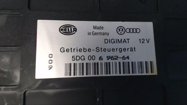 Foto: STEUERGERÄT AUTOMATIKGETRIEBE eines Audi 80 Avant TDI