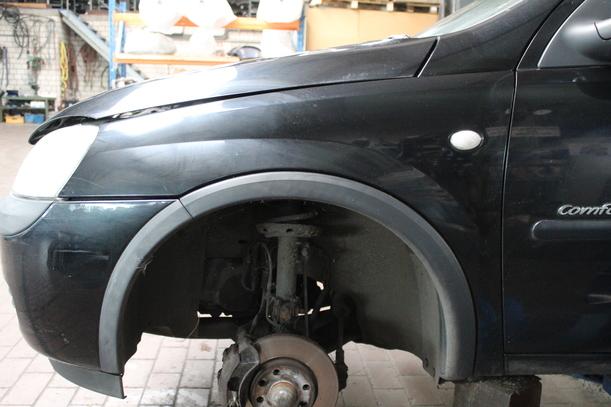 Foto: KOTFLÜGEL LINKS eines Opel Corsa 1.0 12V