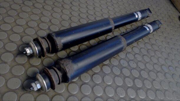Foto: STOSSDÄMPFER HINTEN eines Opel Corsa 1.0 12V