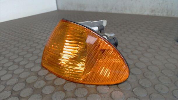 Foto: BLINKER VORN LINKS eines BMW 318i