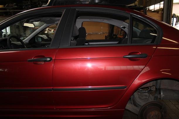 Foto: TÜR HINTEN LINKS eines BMW 318i