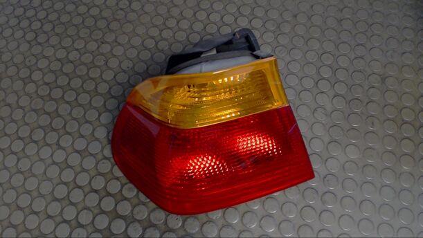 Foto: HECKLEUCHTE AUSSEN LINKS eines BMW 318i