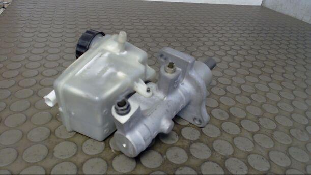 Foto: HAUPTBREMSZYLINDER eines BMW 318i