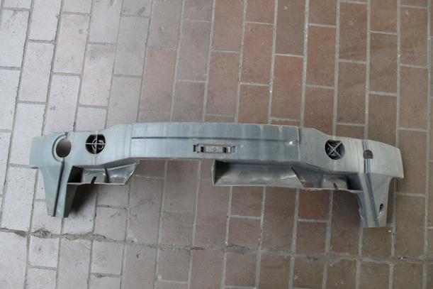 Foto: VERSTÄRKUNG VORN eines Ford Ka