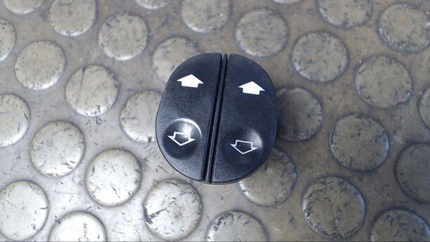 Foto: FENSTERHEBERSCHALTER eines Ford Ka
