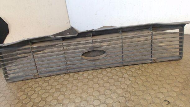 Foto: KÜHLERGRILL eines FORD TAUNUS 2,0