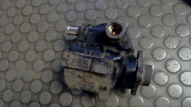 Foto: PUMPE SERVOLENKUNG eines Renault Kangoo Rapid 1.9 D (RL)