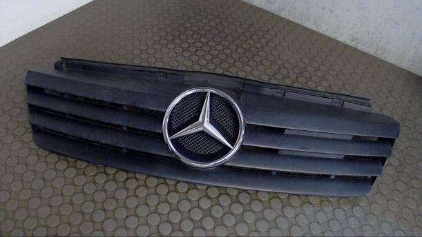 Foto: KÜHLERGRILL eines Mercedes-Benz Vaneo CDI 1.7 LX
