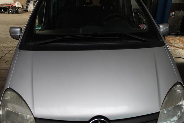 Foto: MOTORHAUBE eines Mercedes-Benz Vaneo CDI 1.7 LX