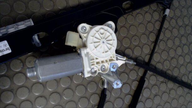 Foto: FENSTERHEBER ELEKTRISCH VORN RECHTS eines Mercedes-Benz Vaneo CDI 1.7 LX