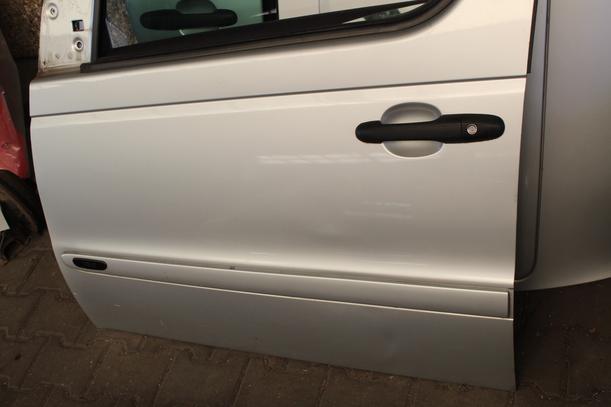 Foto: TÜR VORN LINKS eines Mercedes-Benz Vaneo CDI 1.7 LX
