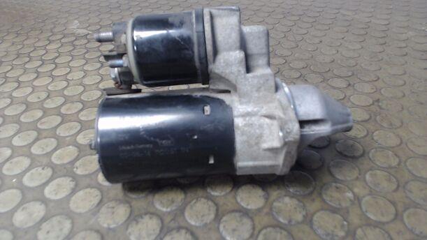 Foto: ANLASSER / STARTER BOSCH eines Opel Agila 1.0 12 V GLX