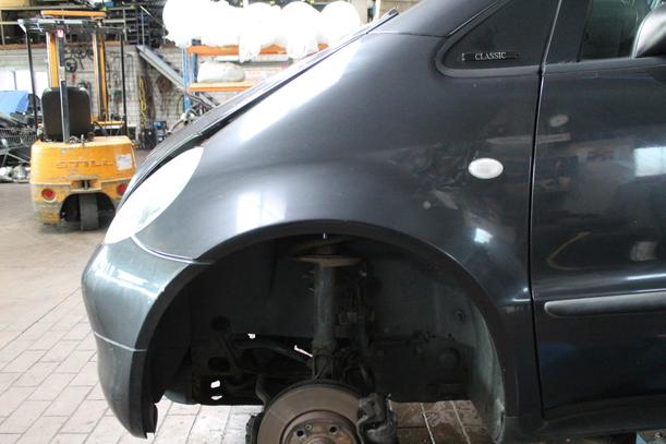 Foto: KOTFLÜGEL LINKS eines Mercedes-Benz A 160 L LX