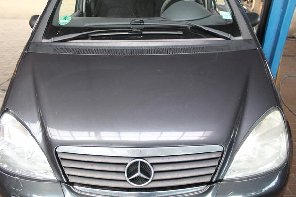 Foto: MOTORHAUBE eines Mercedes-Benz A 160 L LX