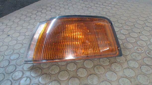 Foto: BLINKER / BLINKLEUCHTE VORN LINKS eines Mazda 323 1.4i LX