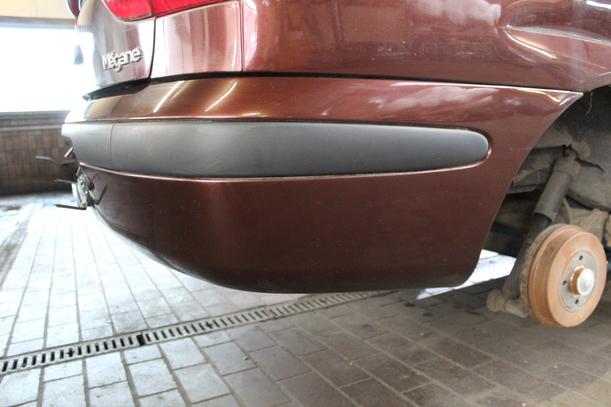 Foto: STOßSTANGE HINTEN eines Renault Megane Classic 1.6 GLX