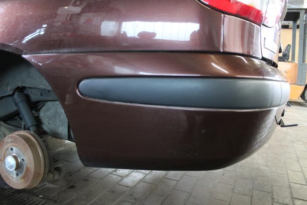 Foto: STOßSTANGE HINTEN eines Renault Megane Classic 1.6 GLX
