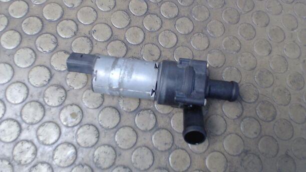 Foto: ELEKTRISCHE ZUSATZWASSERPUMPE eines VW Sharan 1.9 TDI GLX