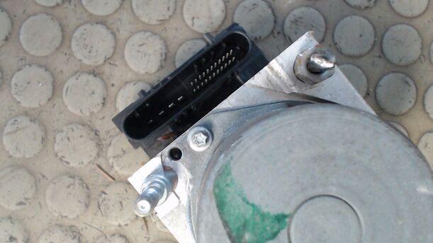 Foto: HAUPTBREMSAGGREGAT ABS eines Nissan Micra 1.2 GLX
