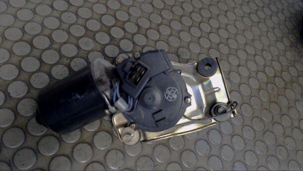 Foto: SCHEIBENWISCHERMOTOR VORN eines Mazda 626 Comfortline