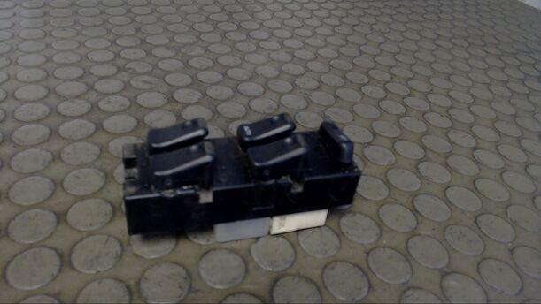Foto: FENSTERHEBERSCHALTER eines Mazda 626 Comfortline