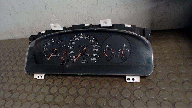 Foto: TACHOEINHEIT eines Mazda 626 Comfortline