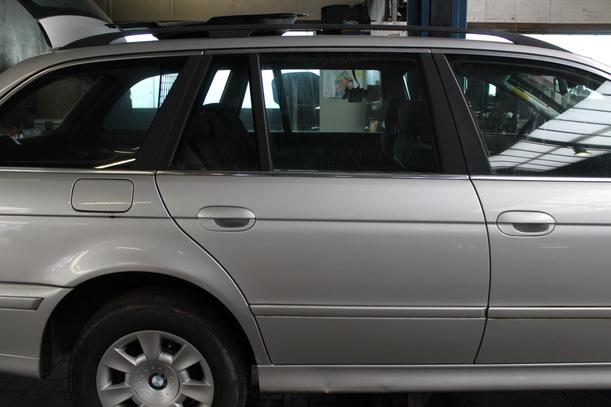 Foto: TÜR HINTEN RECHTS eines BMW 525i touring SLX