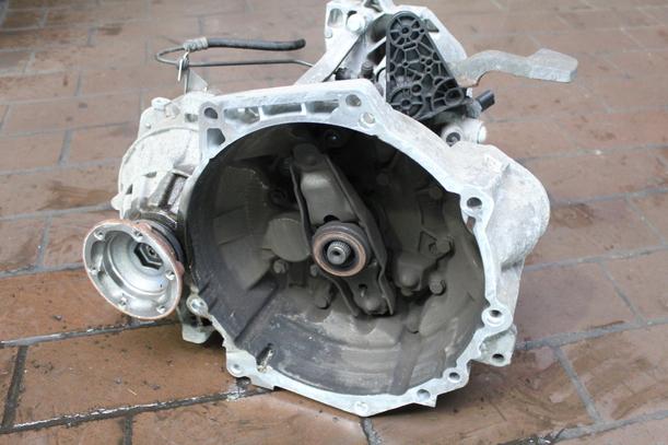 Foto: SCHALTGETRIEBE MUJ eines VW Passat Variant 1.8 TSI Comfortline