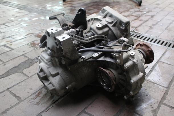 Foto: SCHALTGETRIEBE MUJ eines VW Passat Variant 1.8 TSI Comfortline