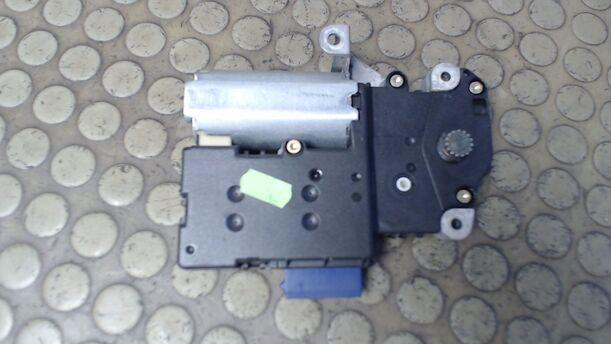 Foto: SCHIEBEDACHMOTOR eines Saab 9-5 Kombi 2.3t SLX