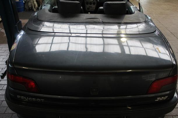 Foto: HECKKLAPPE / HECKDECKEL eines Peugeot 306 Cabriolet 1.6 Comfortline