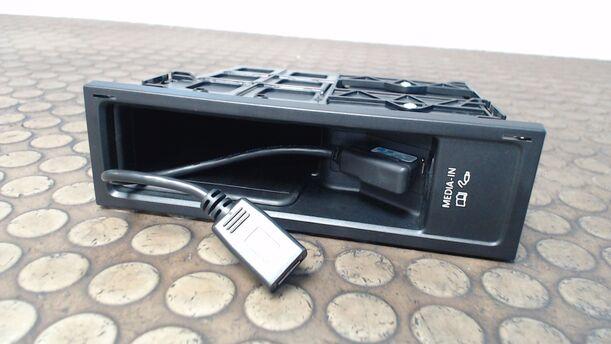 Foto: MULTIMEDIA INTERFACE eines VW Passat Variant 1.8 TSI Comfortline
