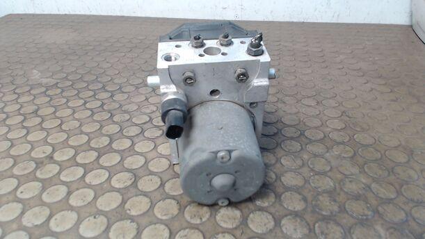 Foto: HAUPTBREMSAGGREGAT ABS eines Ford Mondeo 2.0 Turnier TDCi Comfortline